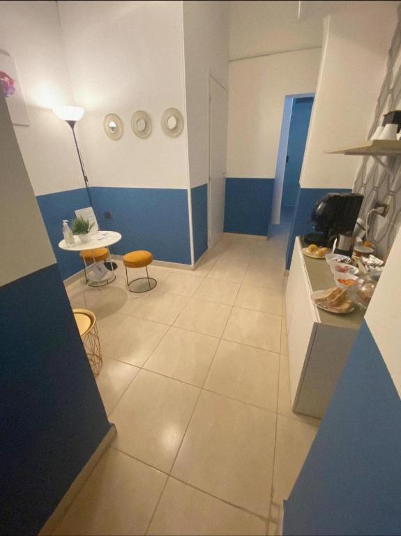 Domus Luigi Leone 2 Bed & Breakfast Naples Exterior photo